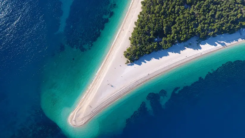 Zlatni Rat – the famous, „moving“ beach